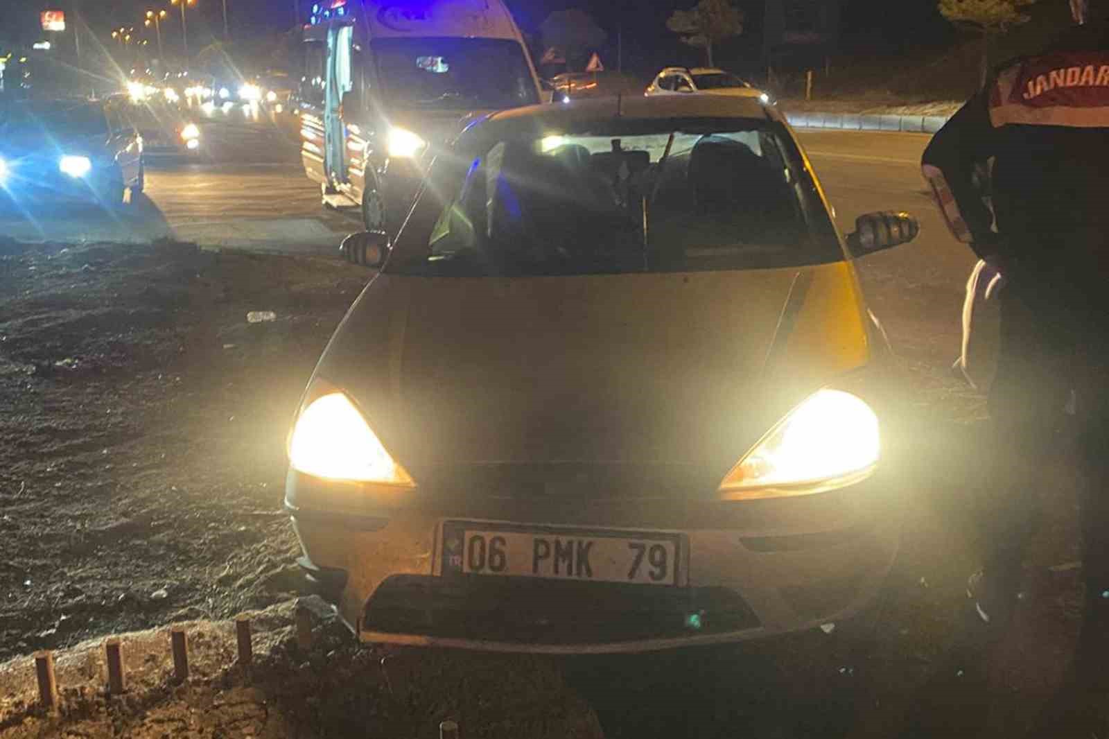 Kırıkkale’de otomobil refüje çarptı: 4 yaralı