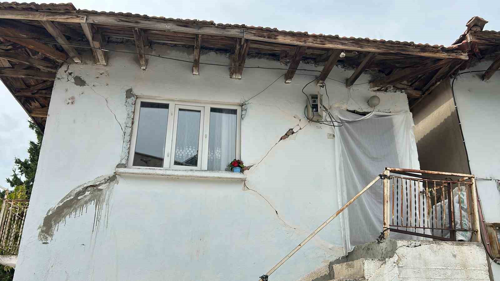 Simav beşik gibi sallanıyor