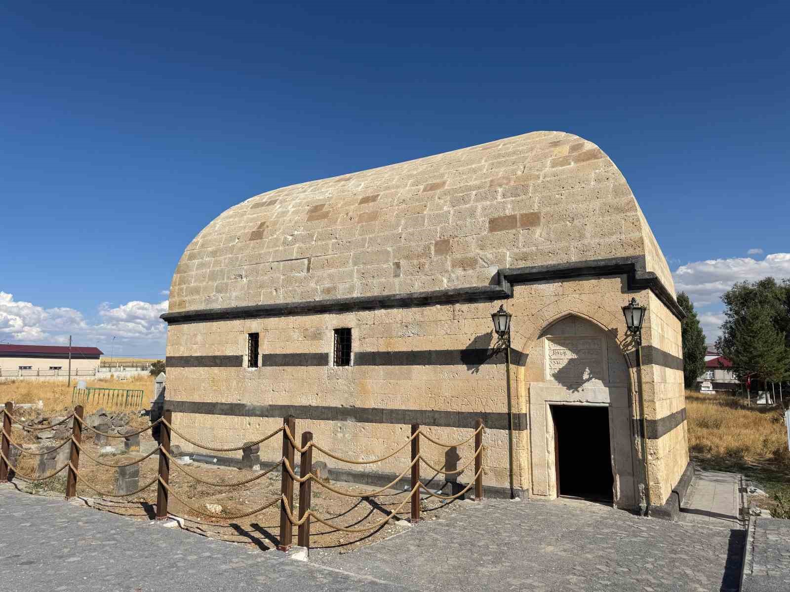 Ağrı’da tarihi Hamur Kümbeti restore edilerek yeniden ziyarete açıldı