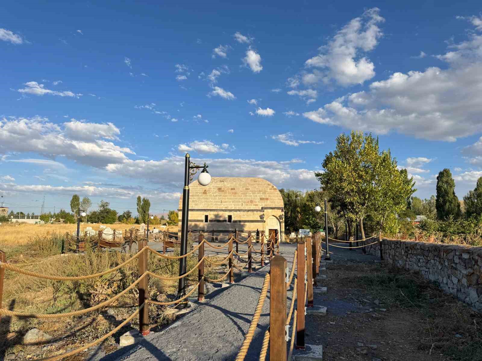 Ağrı’da tarihi Hamur Kümbeti restore edilerek yeniden ziyarete açıldı