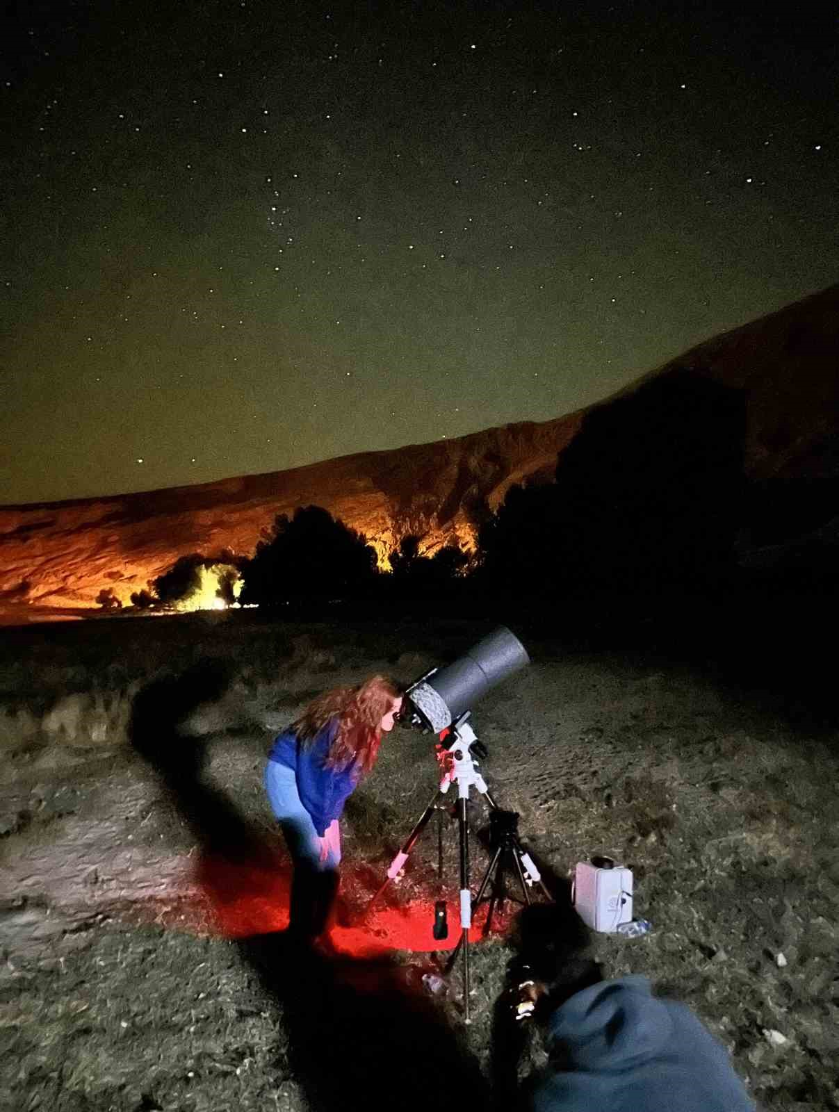Por k&ouml;y&uuml;nde g&ouml;ky&uuml;z&uuml; g&ouml;zlemi renkli anlara sahne oldu
