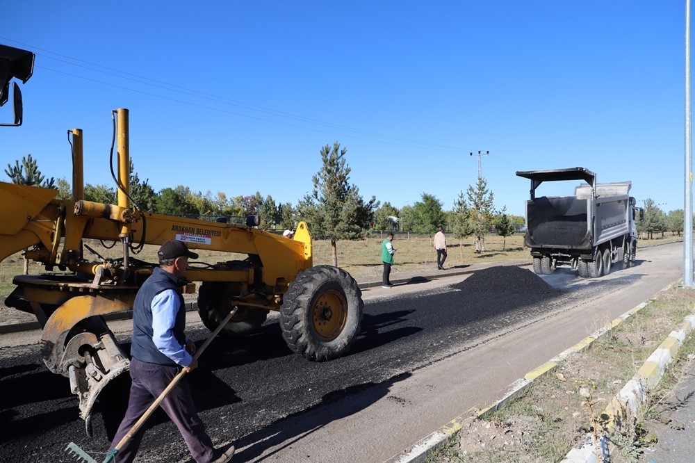 Ardahan’da yol çalışması sürüyor
