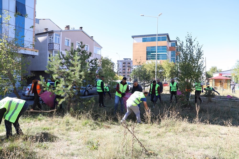 Belediye ekipleri, daha temiz bir Ardahan için çalışıyor