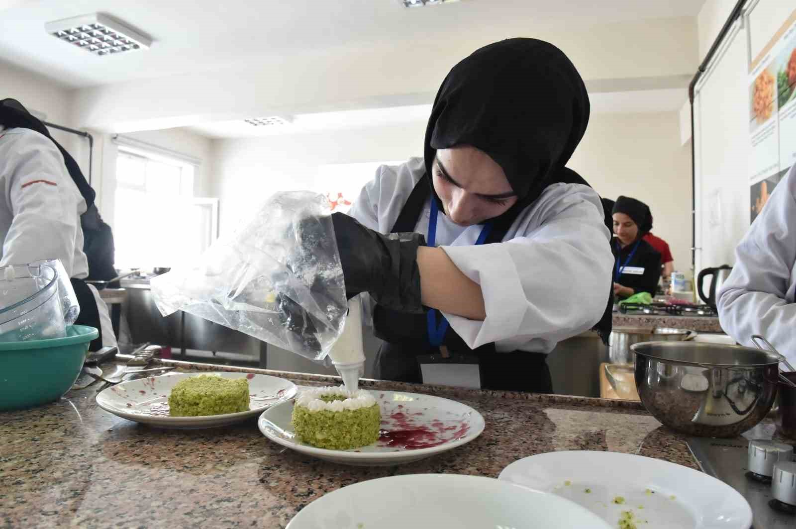 Gastronomi Lisesi gençleri bekliyor