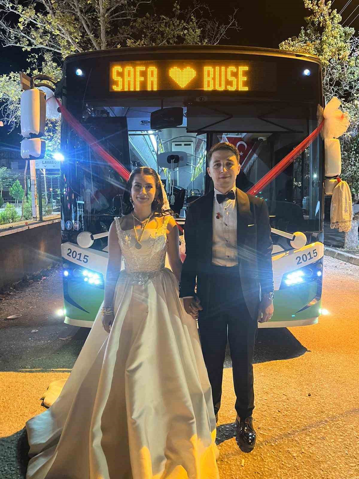 Bursa’da otobüs gelin arabası gibi süslendi