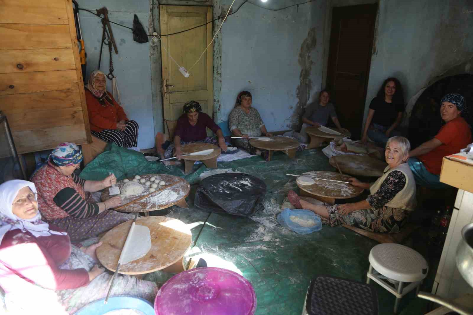 Artvinli kadınlar kışa imece usulüyle hazırlanıyor