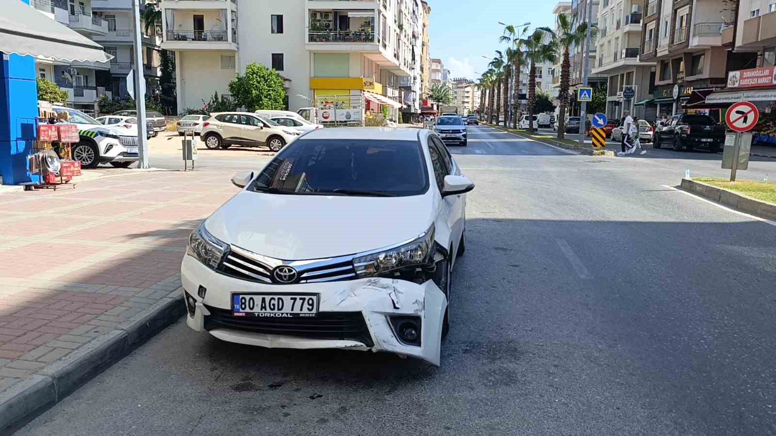 Otomobil ile çarpışan motosikletli yaralandı