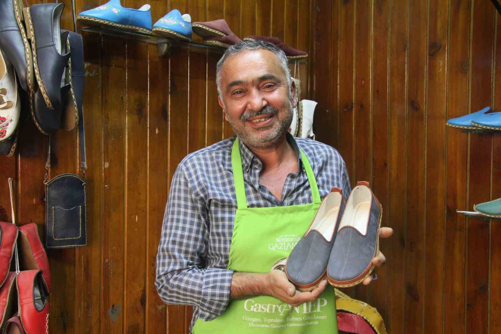 Oto boyacı ustası, çocukluk hayali köşkerliğe yıllar sonra kavuştu