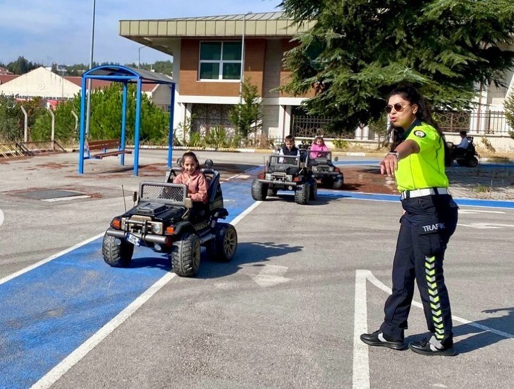 Bilecik’te miniklere trafikte bilinç eğitimi