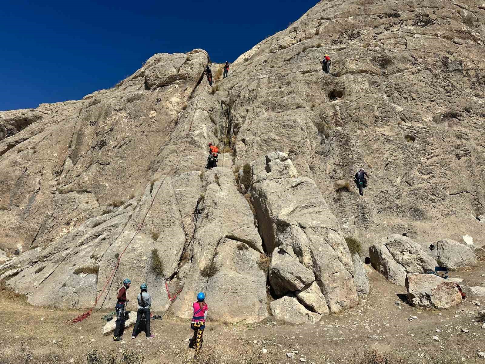 Van&rsquo;da sporculara kaya tırmanışı eğitimi verildi