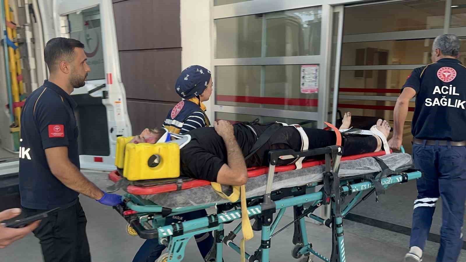 Otomobille motosiklet çarpıştı: 1 yaralı

