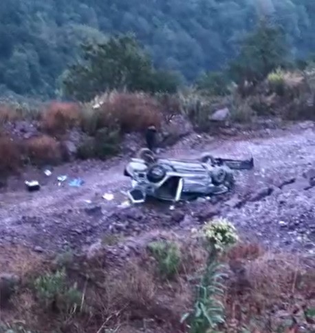 Kontrolden çıkan otomobil şarampole yuvarlandı