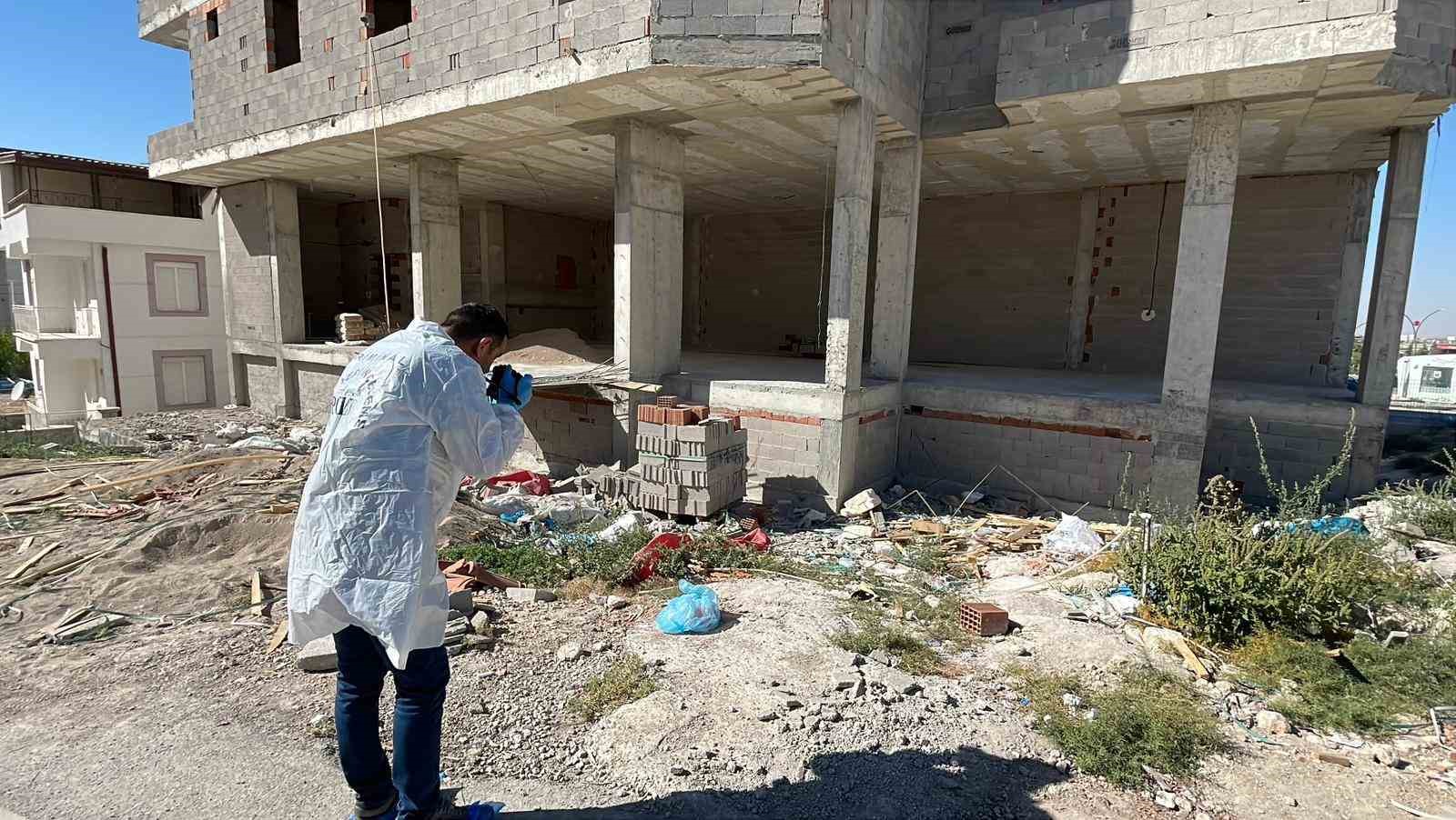 İnşaat alanında yerde yatar vaziyette bulunan yaşlı kadın kurtarılamadı
