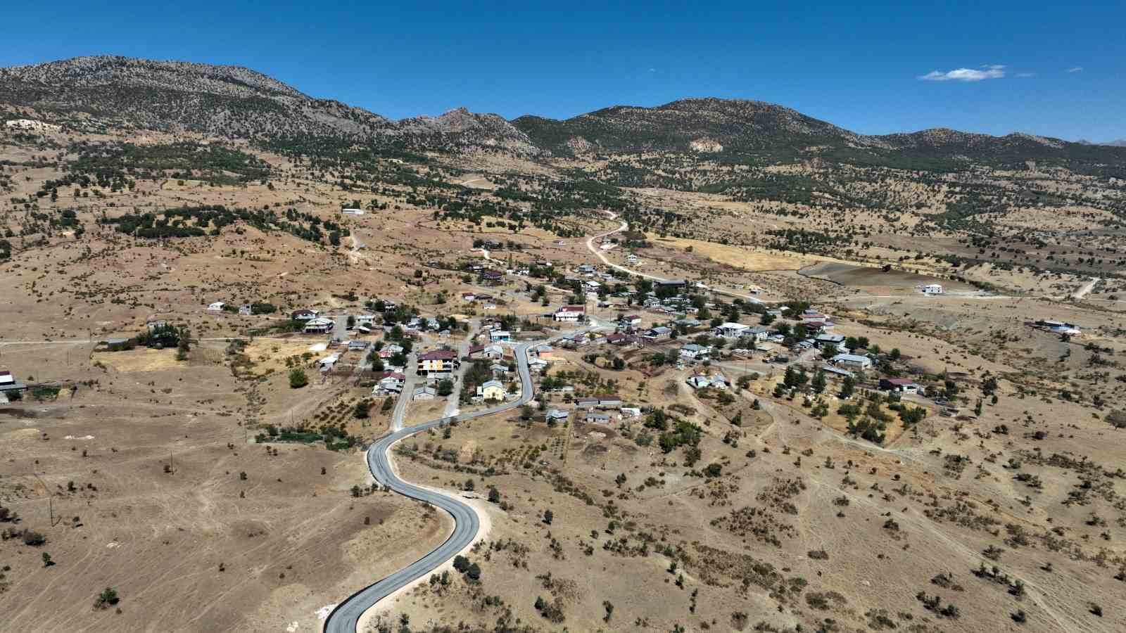 13 il&ccedil;enin kırsal mahallelerinde 309 kilometrelik yol yenilenerek hizmete sunuldu
