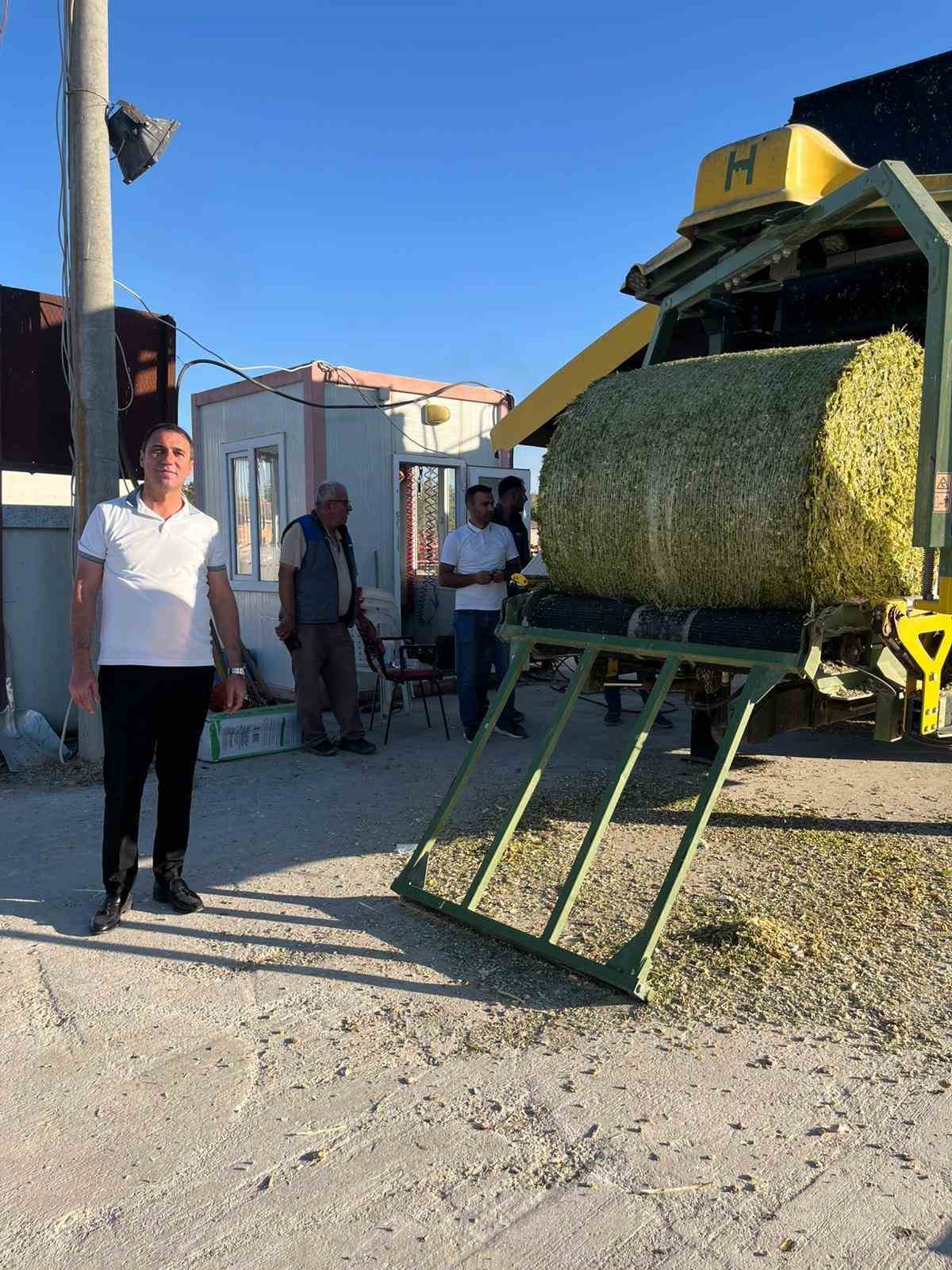 Beylikova’da mısır silajı ve pancar küspesi paketleme sezonu başladı