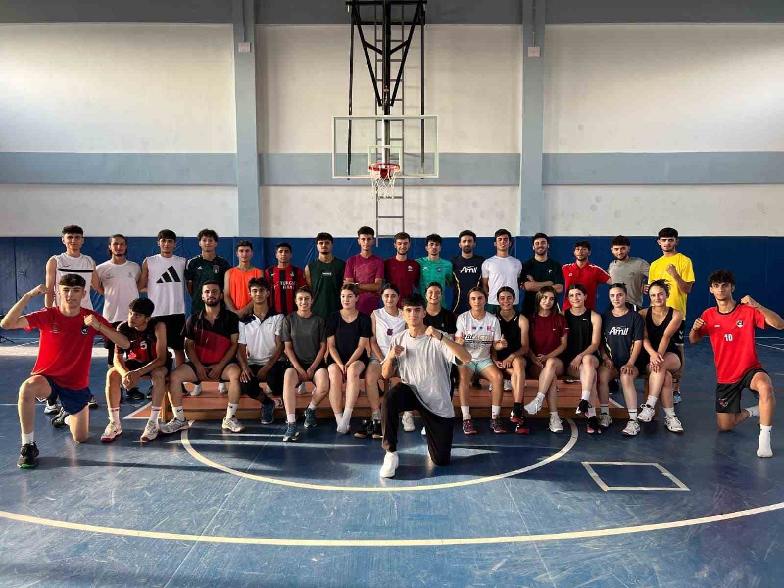 Van Büyükşehir Belediyesinin BESYO kursuyla 40 öğrenci üniversiteli oldu