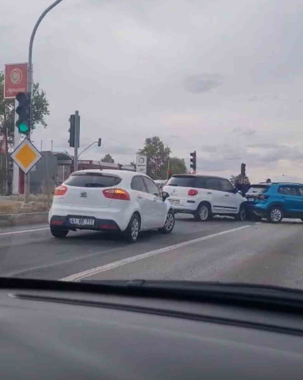 Lüleburgaz’da zincirleme kaza: 3 otomobil çarpıştı
