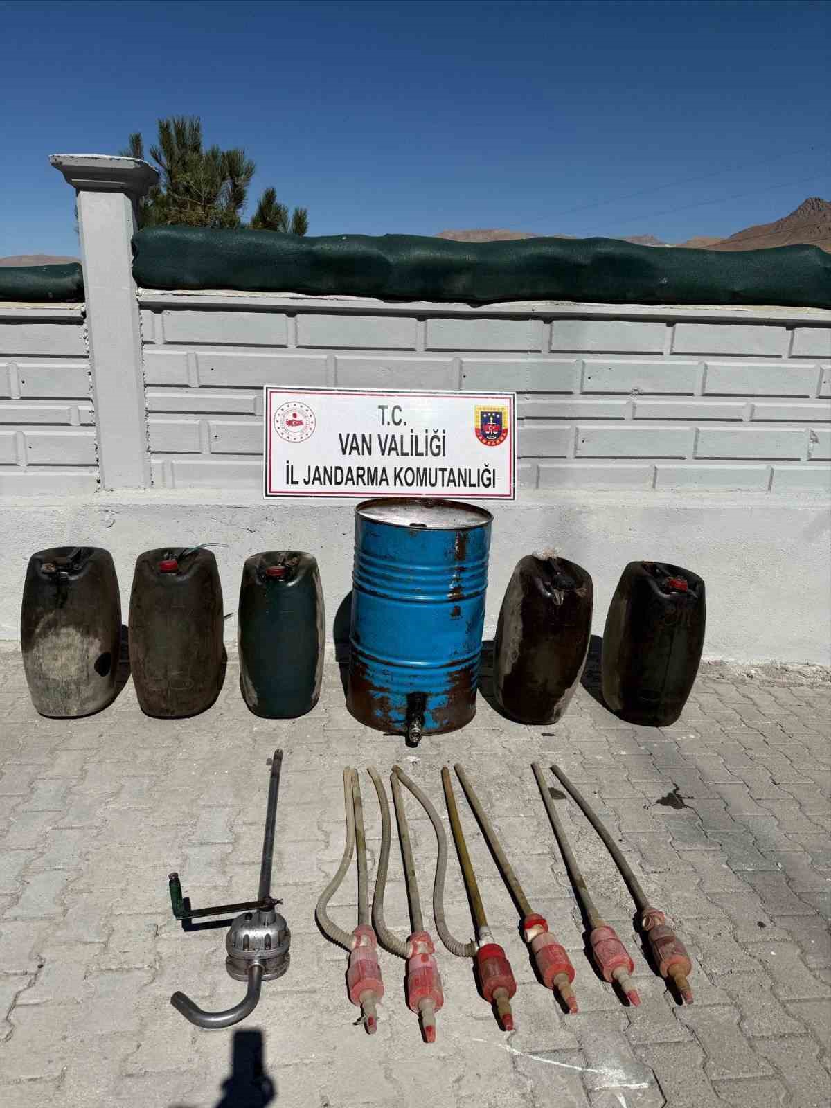 Başkale’de 319 litre kaçak akaryakıt ele geçirildi