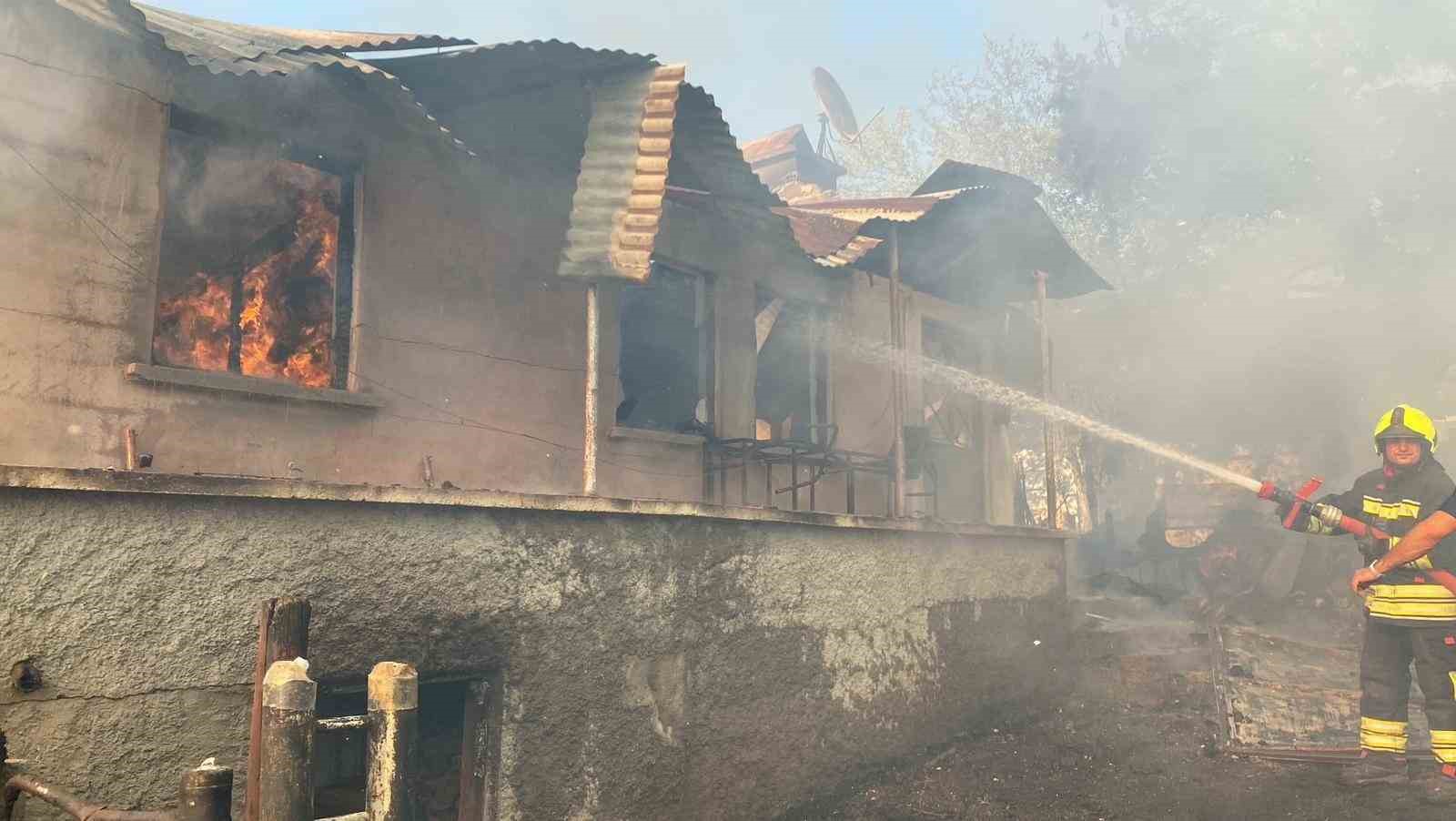 Bolu&rsquo;da itfaiye son 6 ayda 805 olaya m&uuml;dahale etti: En &ccedil;ok &ccedil;&ouml;p yangını &ccedil;ıktı
