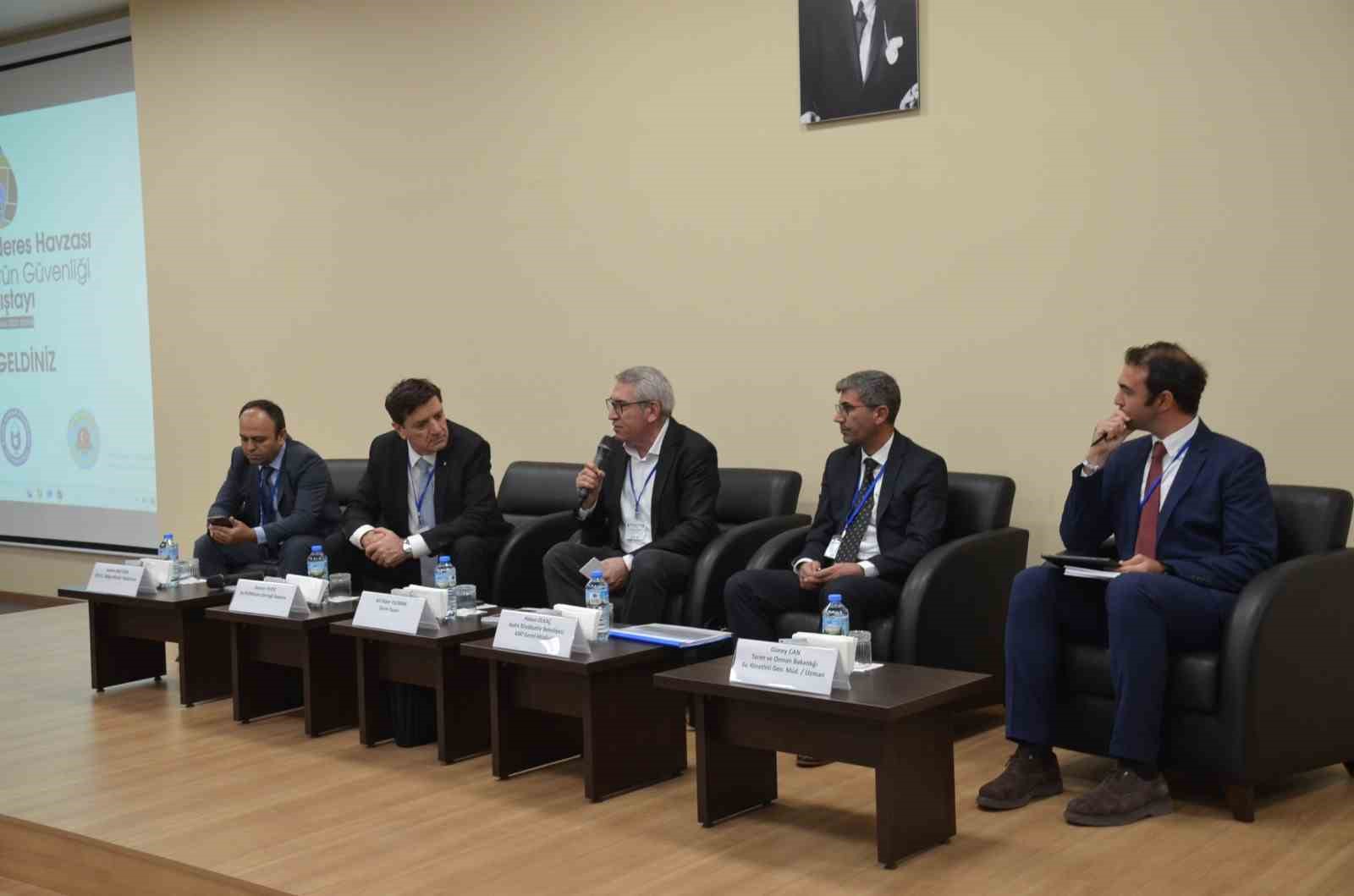 Didim’de "Büyük Menderes Havzası Su-Çevre-Ürün Güvenliği Çalıştayı" başladı