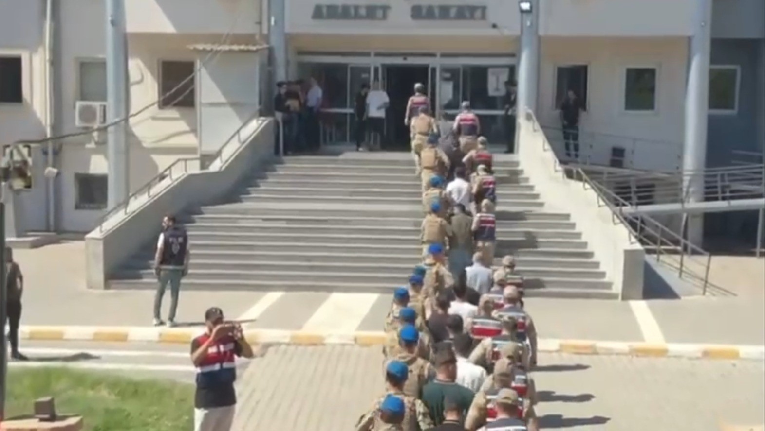 Şanlıurfa&rsquo;da organize su&ccedil; &ouml;rg&uuml;t&uuml;ne operasyon: 8 tutuklama
