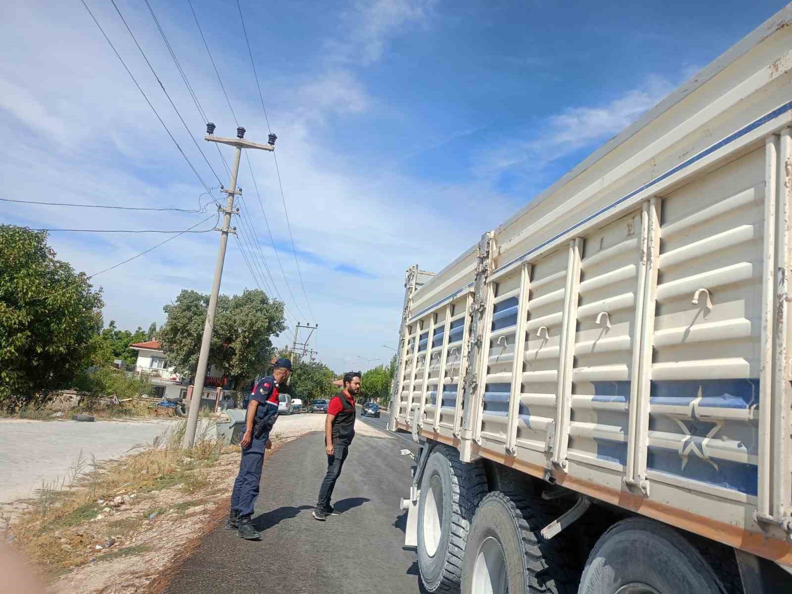 Uşak&rsquo;ta şap hastalığına karşı denetimler hız kesmeden s&uuml;r&uuml;yor

