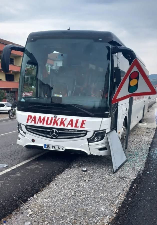 Zonguldak&rsquo;ta iki ayrı trafik kazasında 2 kişi yaralandı
