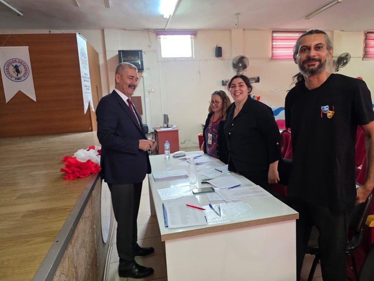 Efeler&rsquo;de geleceğin tiyatrocuları i&ccedil;in se&ccedil;meler s&uuml;r&uuml;yor
