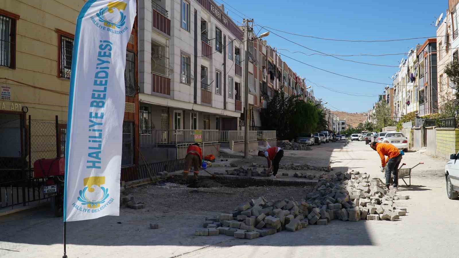 Haliliye Belediyesi yol yapım &ccedil;alışmalarını s&uuml;rd&uuml;r&uuml;yor
