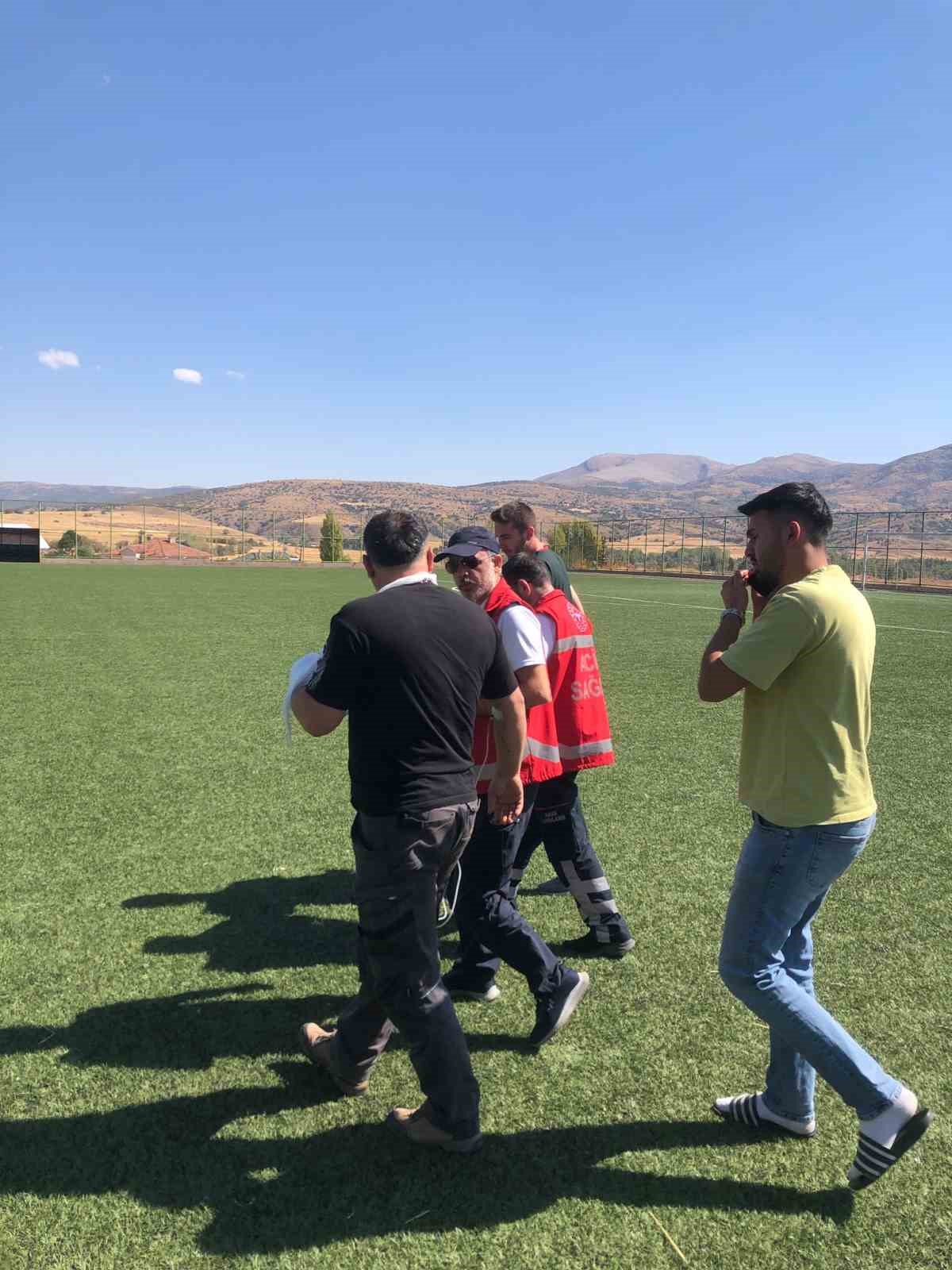 Parmağı kopan vatandaş için ambulans helikopter havalandı