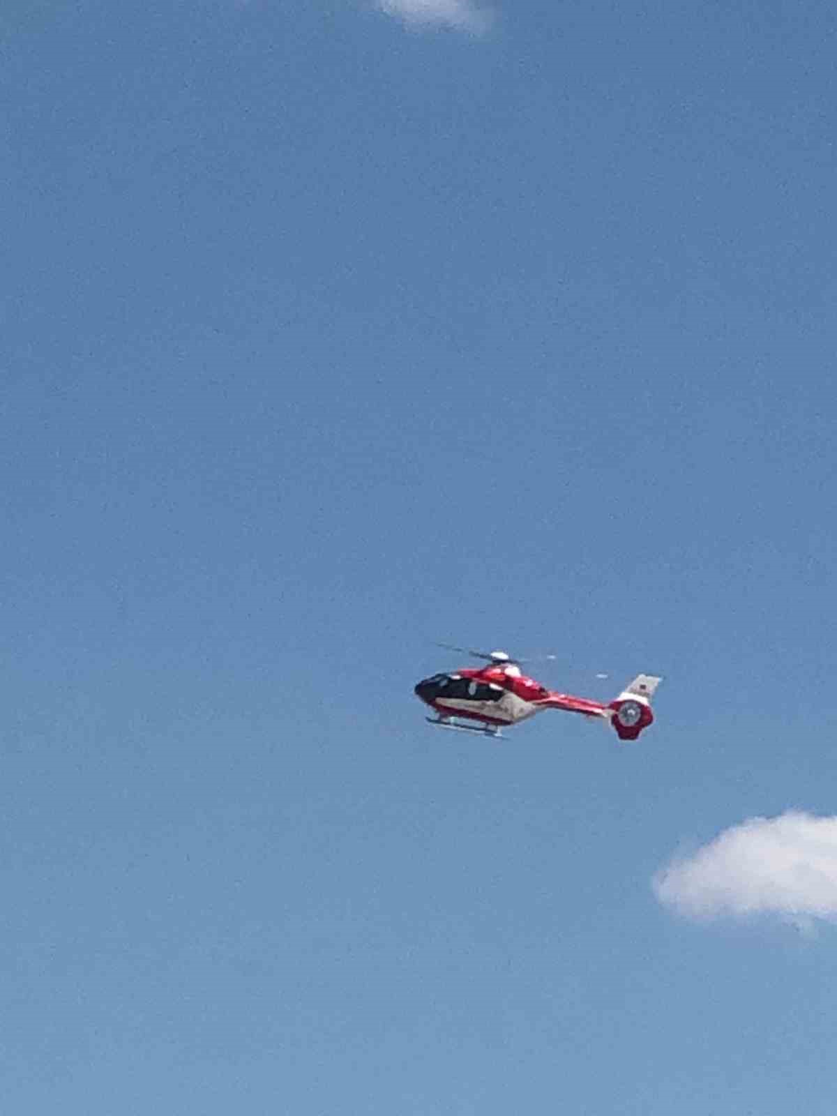 Parmağı kopan vatandaş i&ccedil;in ambulans helikopter havalandı
