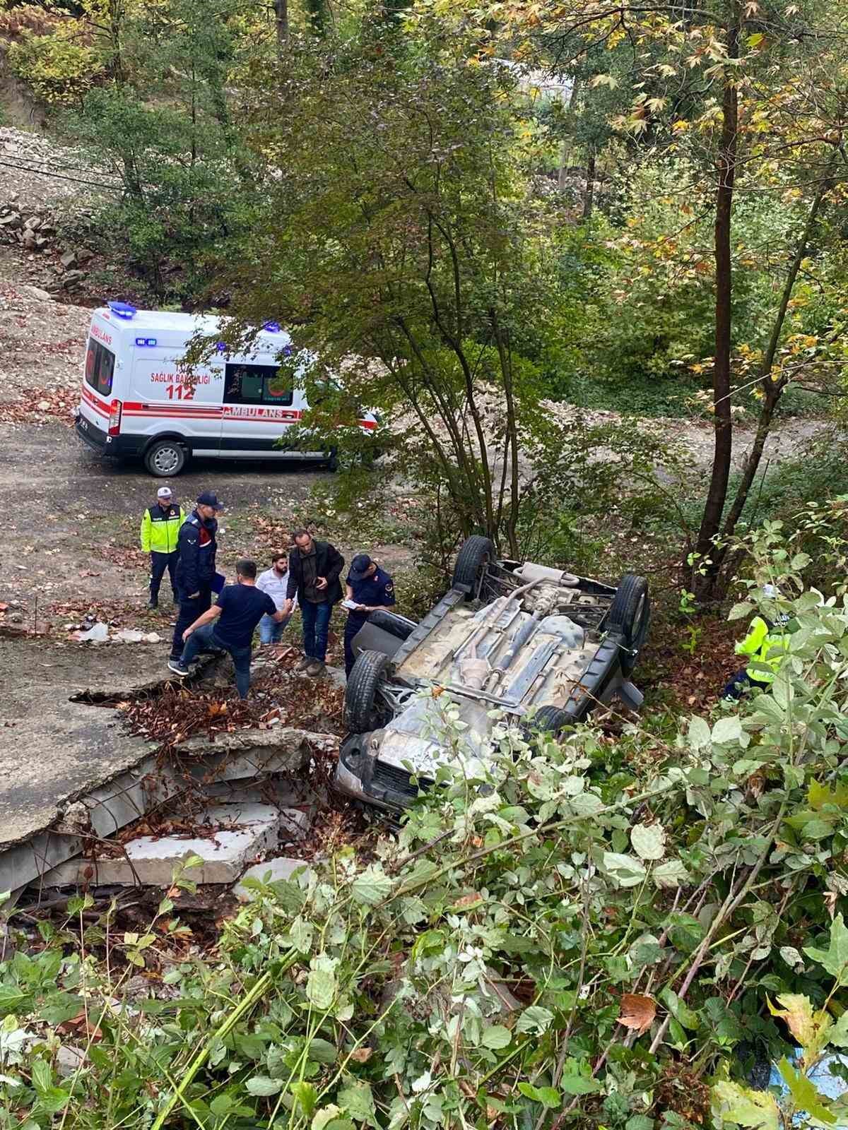 Türkeli’de otomobil şarampole yuvarlandı: 1 yaralı