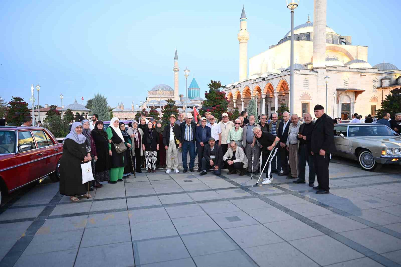 Konya B&uuml;y&uuml;kşehir&rsquo;den huzurevindeki b&uuml;y&uuml;klere klasik ara&ccedil;lar ve a&ccedil;ık hava sinemasıyla nostaljik s&uuml;rpriz
