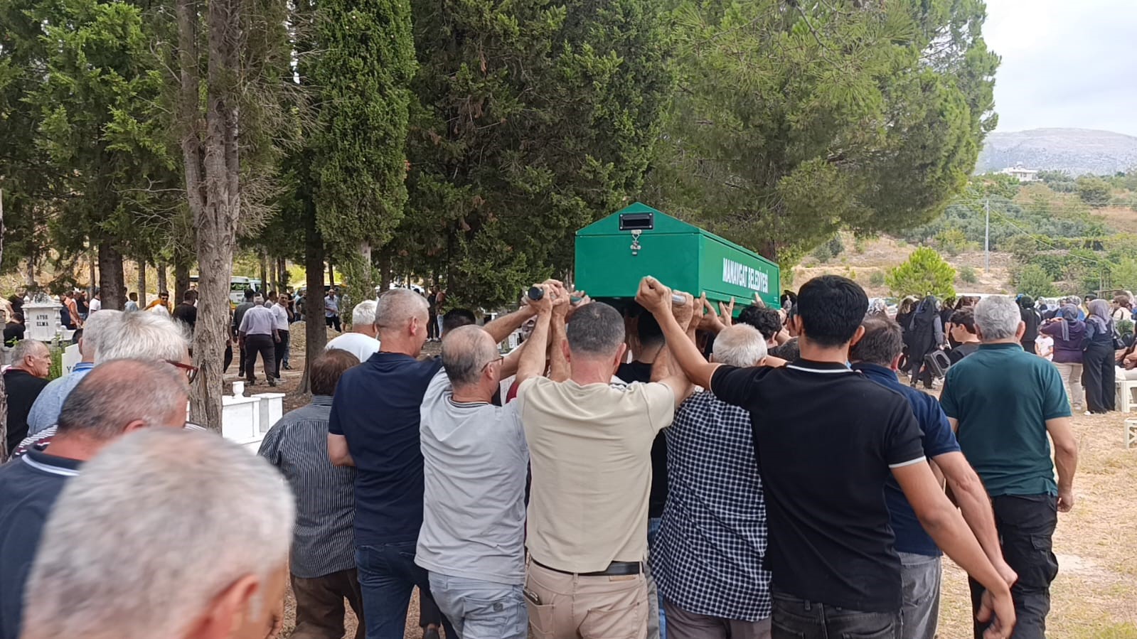 Kansere yenik düşen genç doktor adayı toprağa verildi