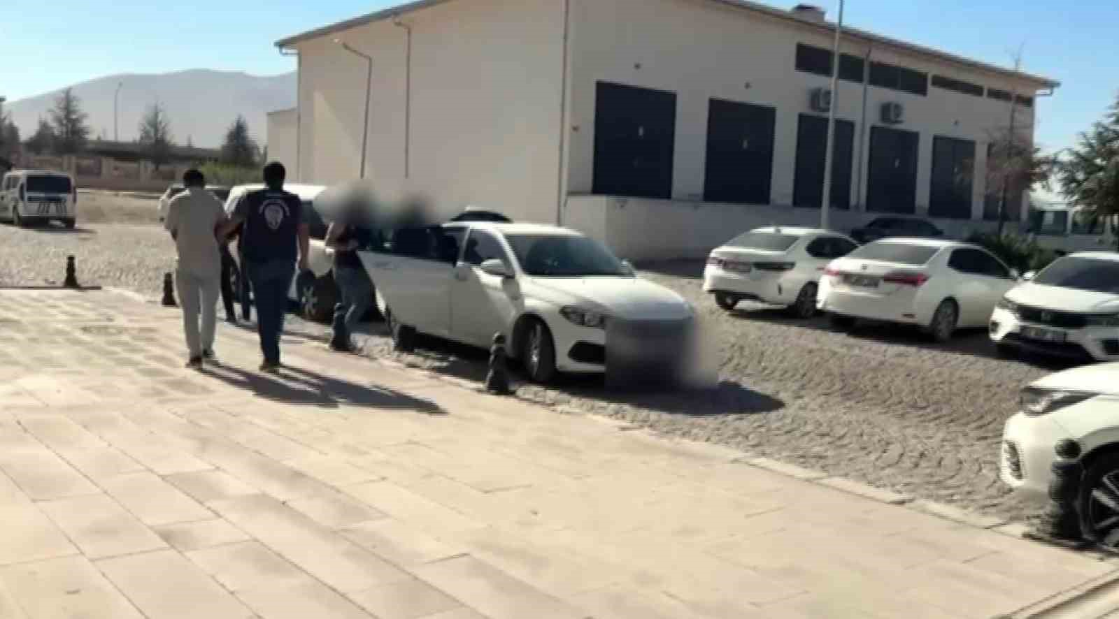 Niğde merkezli operasyonda dolandırıcılık ş&uuml;phelileri yakalandı
