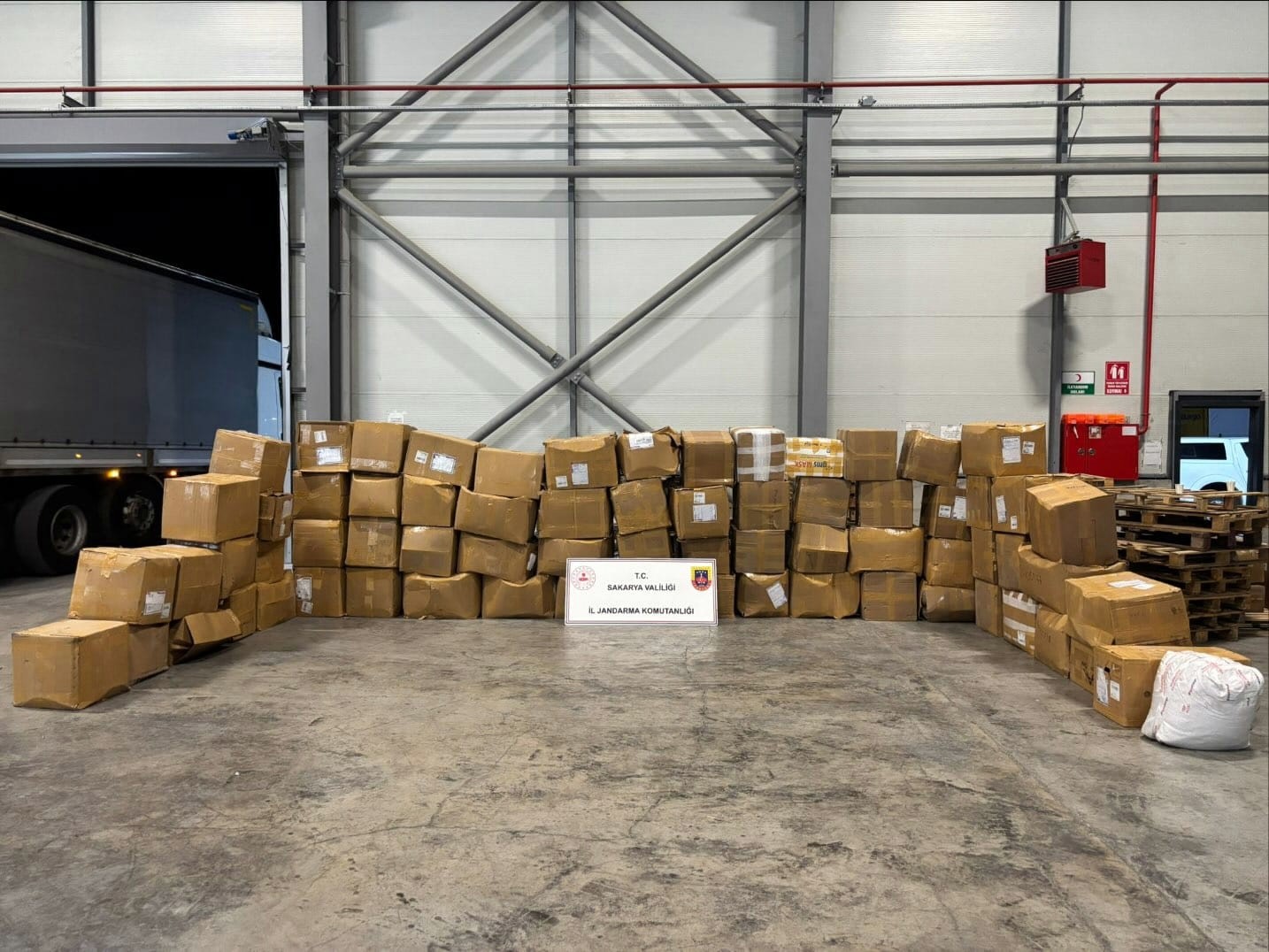 Sakarya&rsquo;da 1 bu&ccedil;uk milyon TL&rsquo;lik t&uuml;t&uuml;n operasyonu
