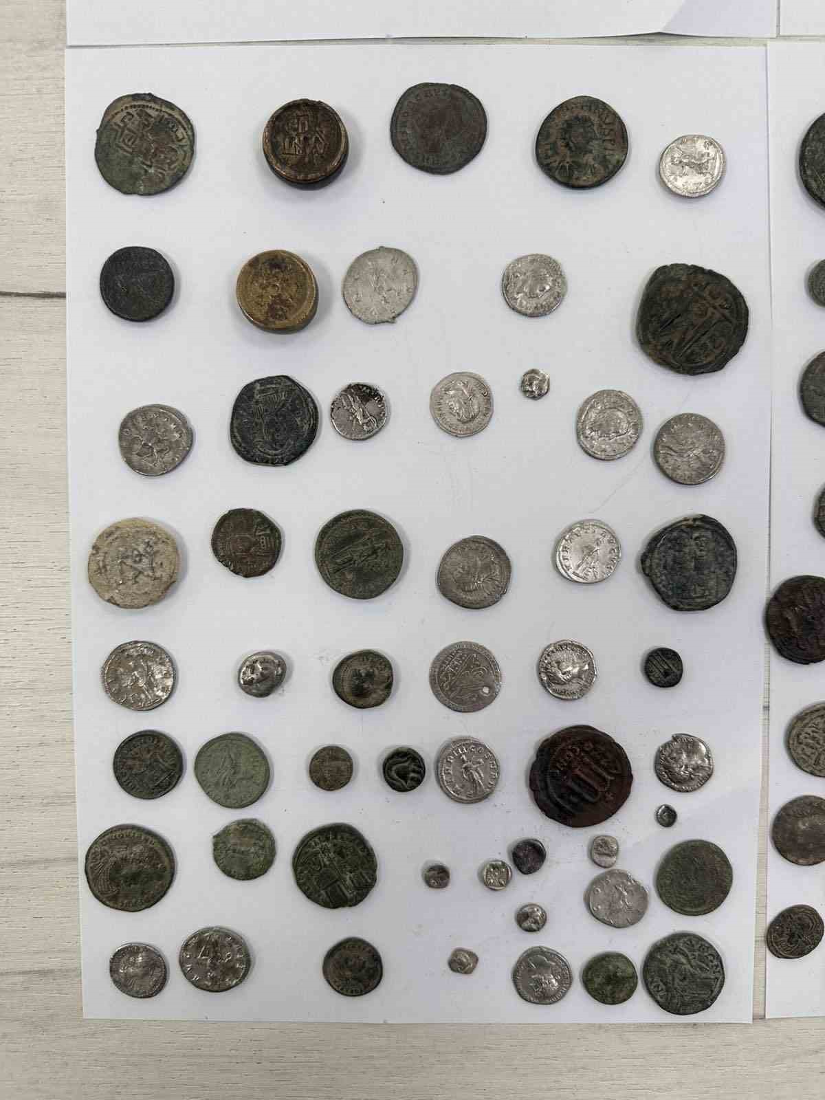 Yurt dışına kaçırılan 307 sikke ve 11 obje komşuya takıldı