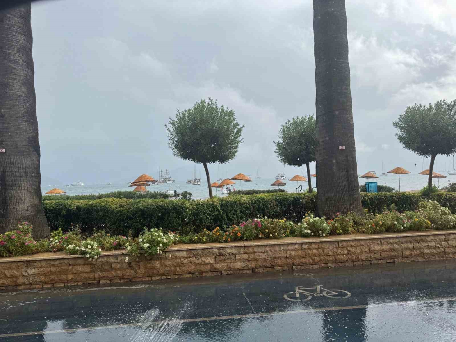 Marmaris’e sonbaharın ilk yağmuru düştü