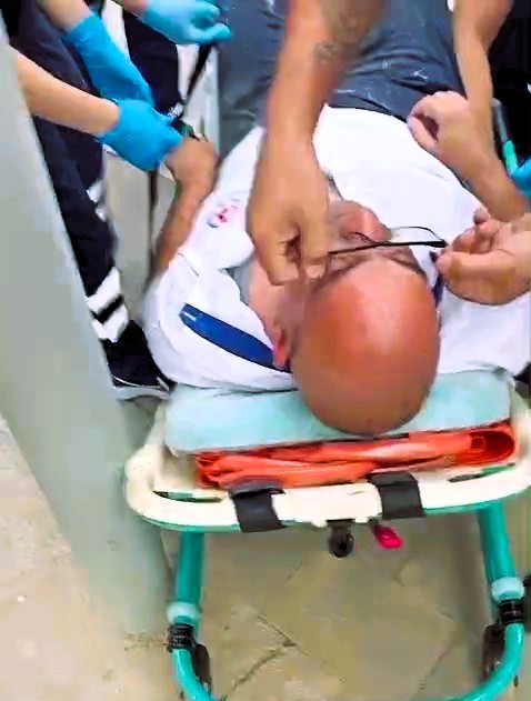 Mesaiye gelen otob&uuml;s şof&ouml;r&uuml; yere yığıldı
