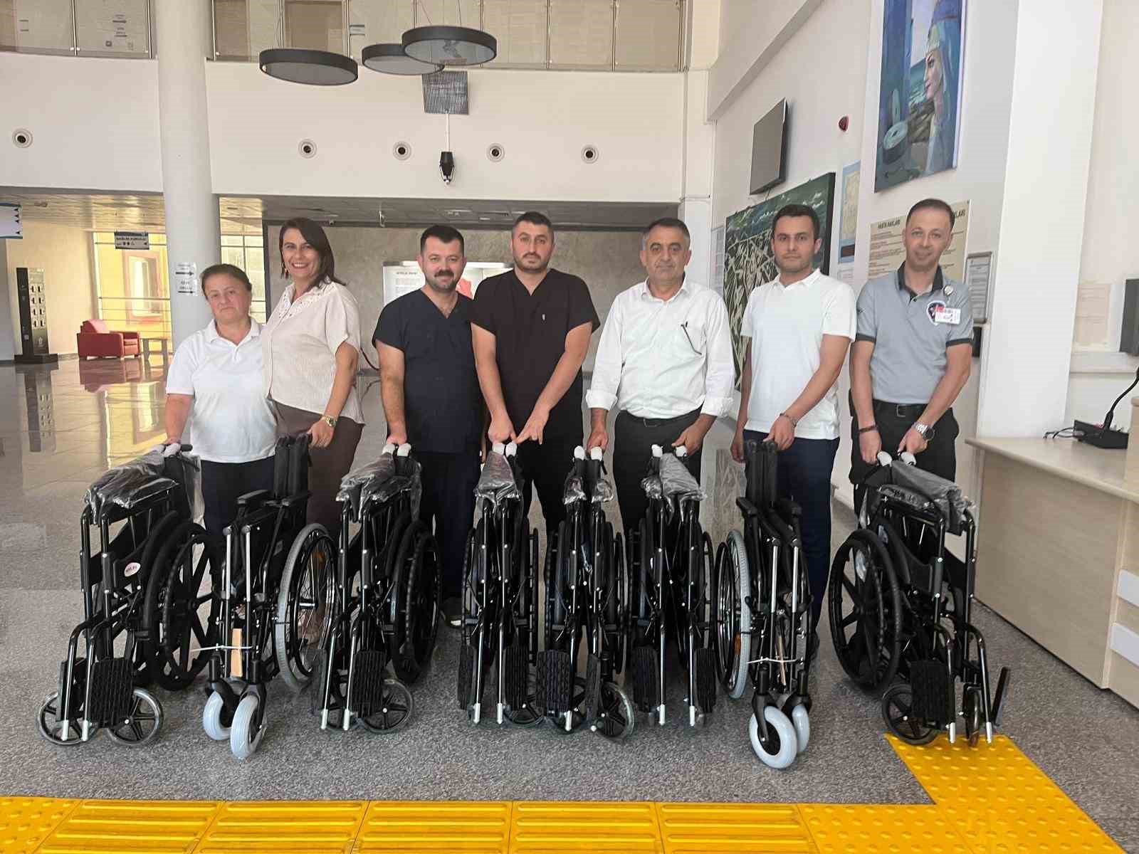 Hayırsever aileden 8 adet tekerlekli sandalye desteği
