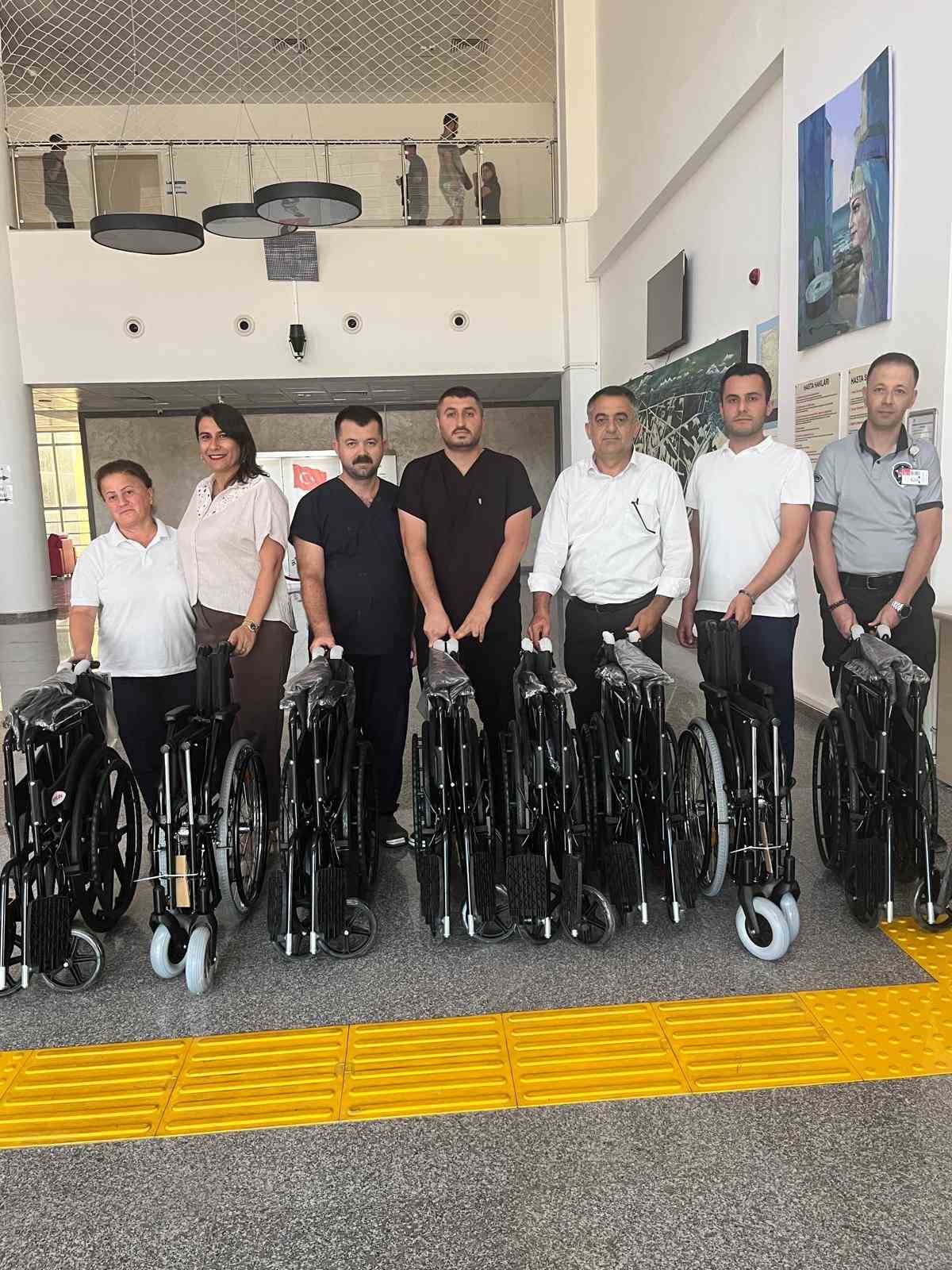 Hayırsever aileden 8 adet tekerlekli sandalye desteği
