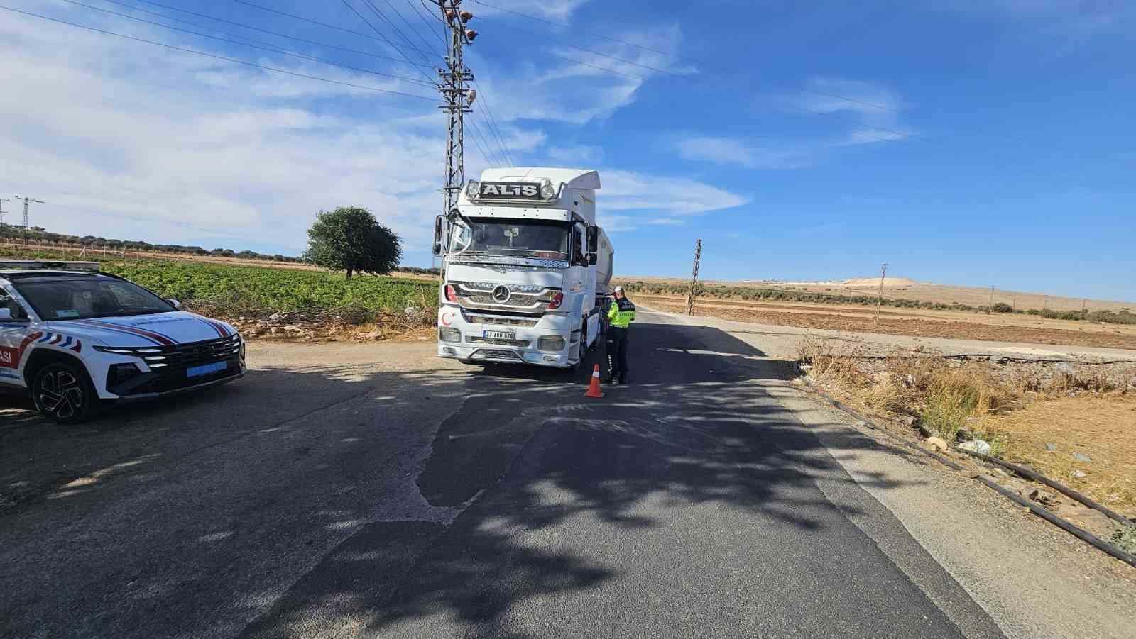 Yük taşıyan araçlara tonaj ve branda denetimi