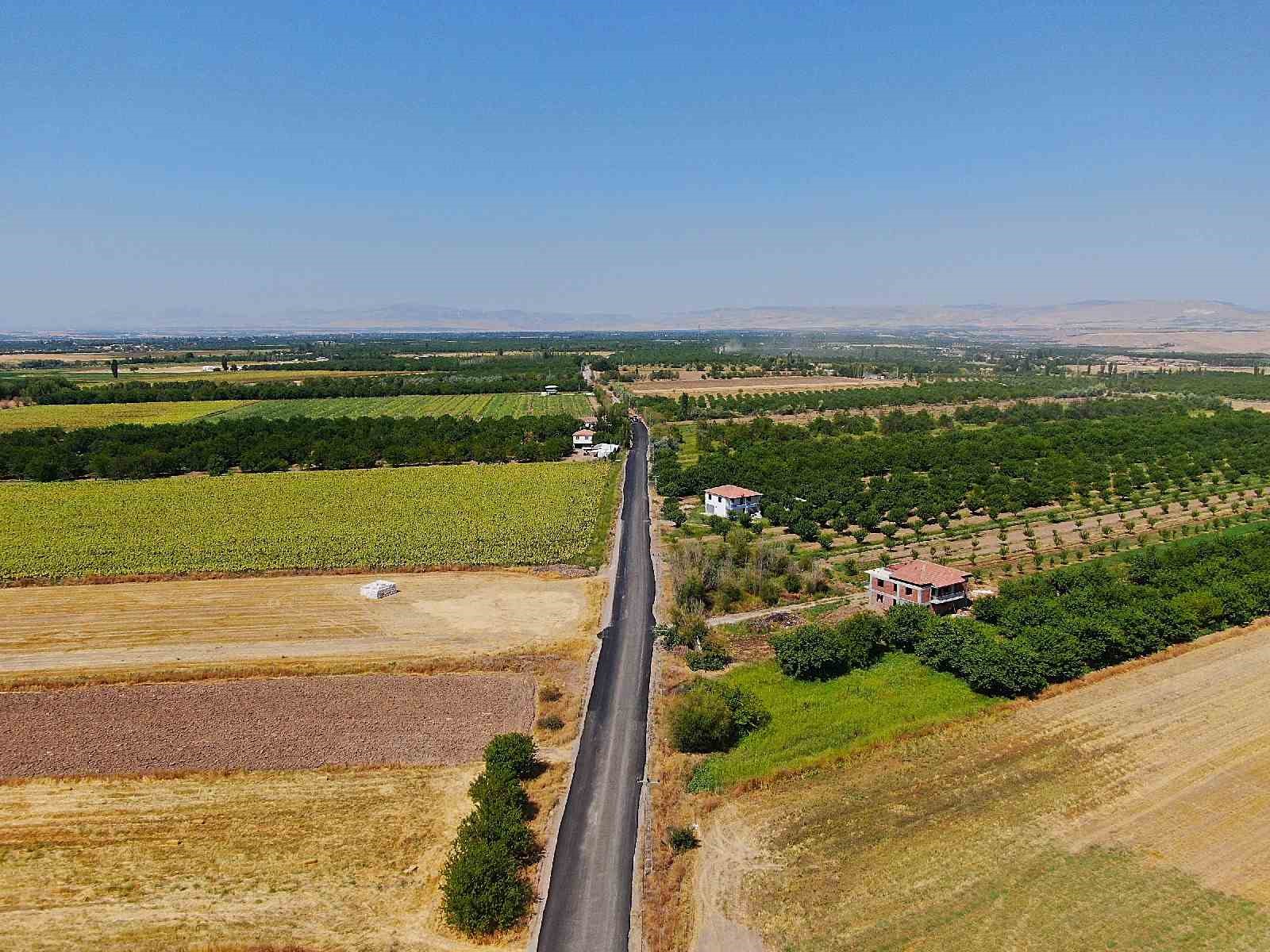 Malatya B&uuml;y&uuml;kşehir&rsquo;den il&ccedil;elerde yoğun yol ve asfalt mesaisi
