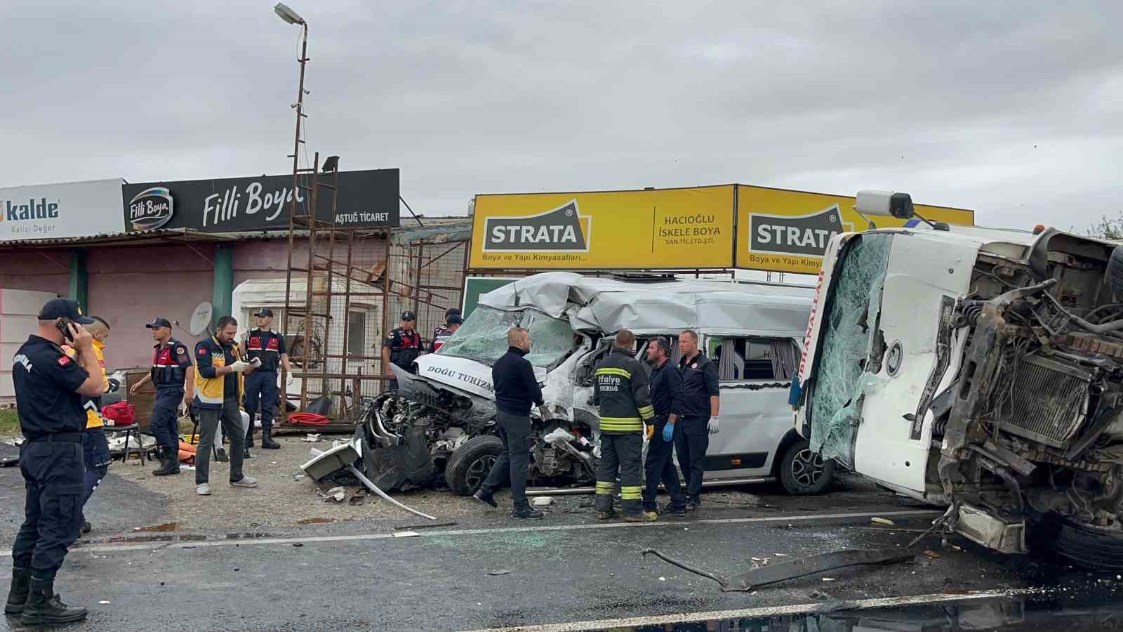 Tekirdağ’da korkunç kaza: 3 ölü, 9 yaralı