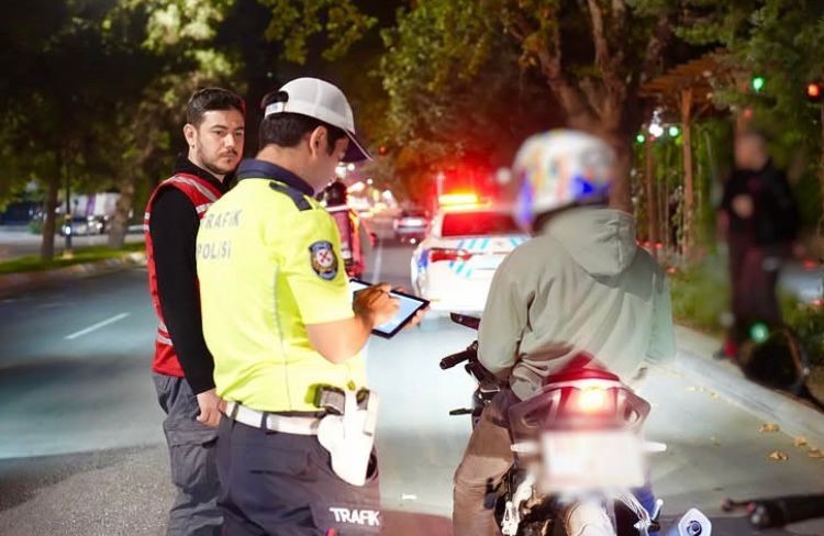 Isparta&rsquo;da vatandaşların huzurunu bozan ara&ccedil;lar trafikten men edildi
