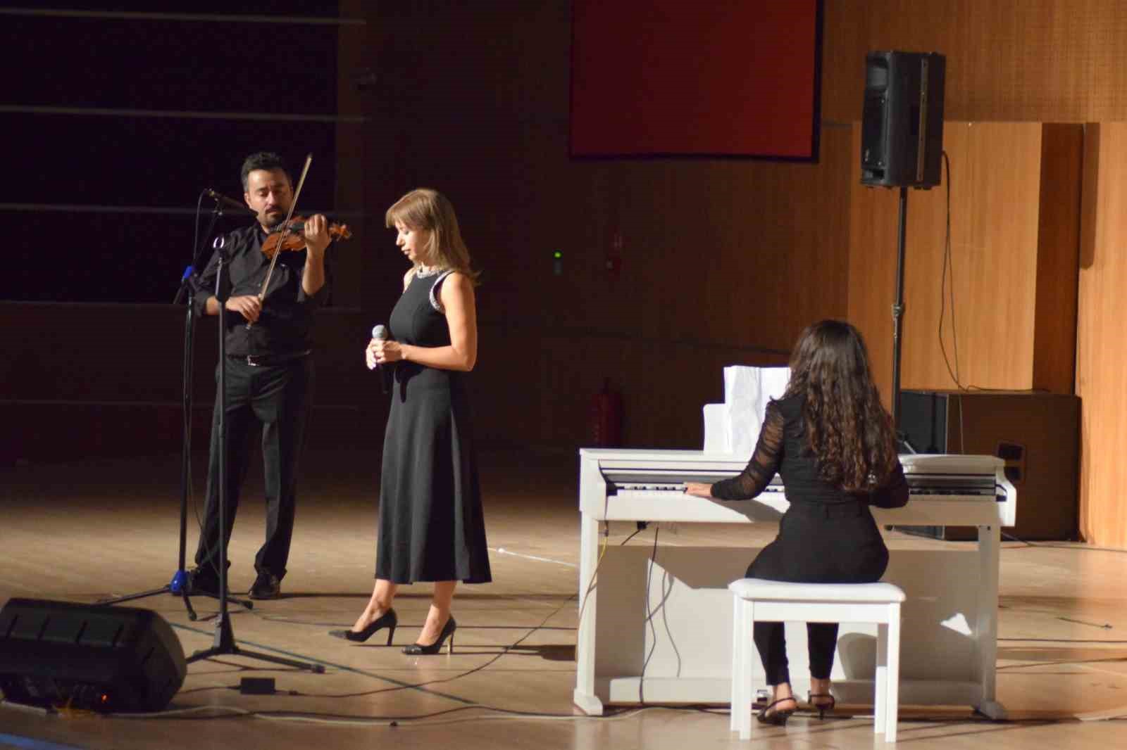 KM&Uuml;&rsquo;de 2025-2026 akademik yılı a&ccedil;ılış t&ouml;reni d&uuml;zenlendi
