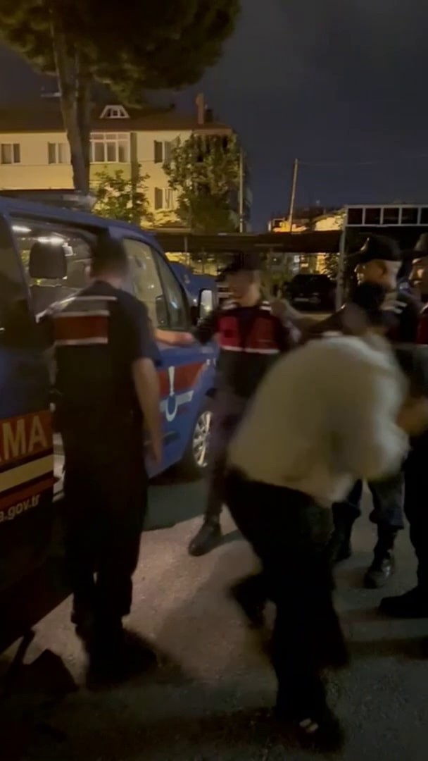 D&uuml;ğ&uuml;n konvoyunda havaya ateş eden şahsa 35 bin lira ceza kesildi
