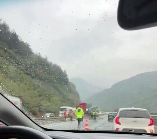 Yağış D-650’de kazayı beraberinde getirdi