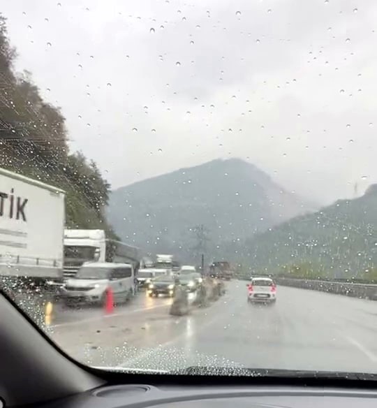 Yağış D-650&rsquo;de kazayı beraberinde getirdi
