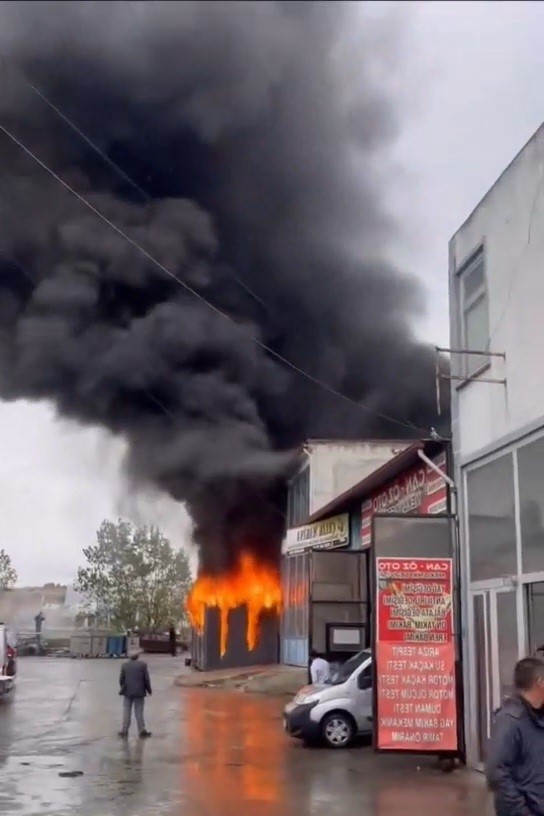 Tekirdağ’da sanayi sitesinde korkutan yangın